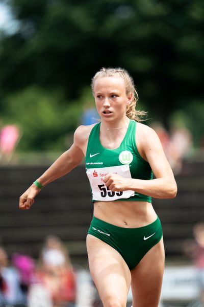 Nele Jaworski (VfL Wolfsburg) ueber 100m am 04.06.2022 waehrend der Sparkassen Gala in Regensburg